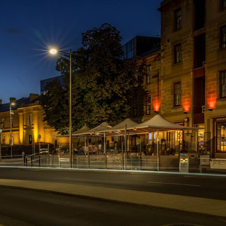 Family terraces and cafés for calm evenings in London